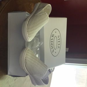 Brand new, never worn, size 8 Steve Madden